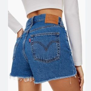 Aritzia Levi’s RIBCAGE SHORT High Rise Denim Cut Off Blue Wash Size 25
